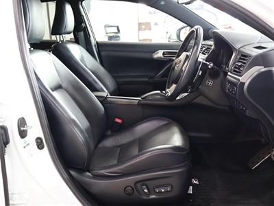 2013 Lexus CT 200h - Thumbnail