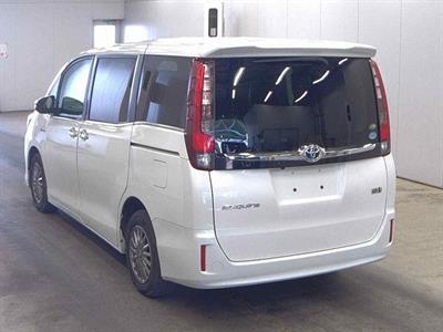 2014 Toyota Esquire - Thumbnail
