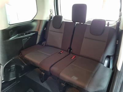 2021 Nissan Serena - Thumbnail