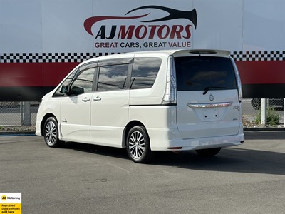 2015 Nissan Serena - Thumbnail