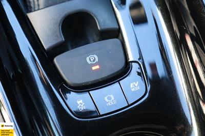 2017 Toyota C-HR - Thumbnail
