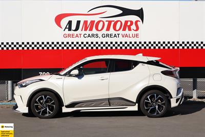 2017 Toyota C-HR - Thumbnail