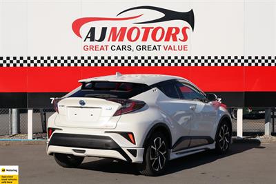 2017 Toyota C-HR - Thumbnail