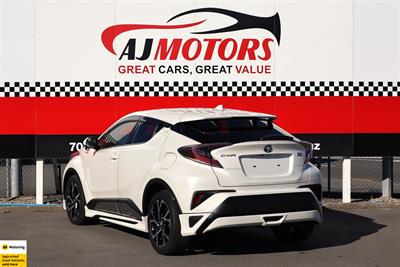 2017 Toyota C-HR - Thumbnail