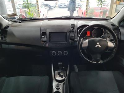 2009 Mitsubishi Outlander - Thumbnail