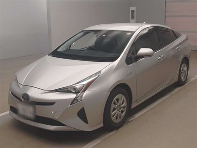 2016 Toyota Prius - Thumbnail