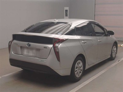 2016 Toyota Prius - Thumbnail