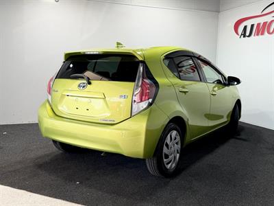 2014 Toyota Aqua - Thumbnail