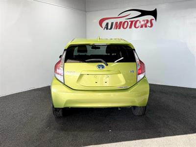 2014 Toyota Aqua - Thumbnail
