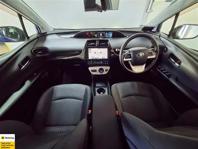 2016 Toyota Prius - Thumbnail