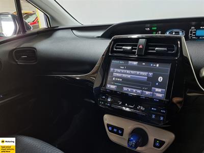 2016 Toyota Prius - Thumbnail