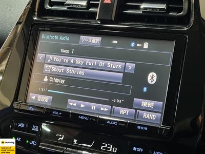 2016 Toyota Prius - Thumbnail