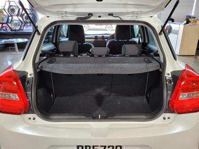 2022 Suzuki Swift - Thumbnail