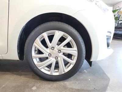 2022 Suzuki Swift - Thumbnail