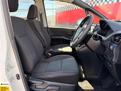 2015 Toyota Noah - Thumbnail