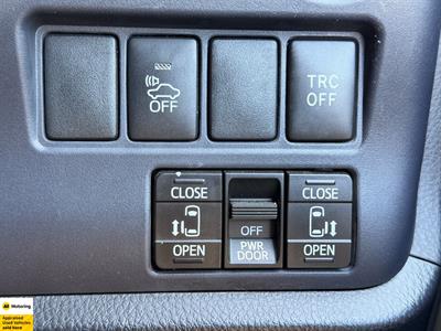 2015 Toyota Noah - Thumbnail