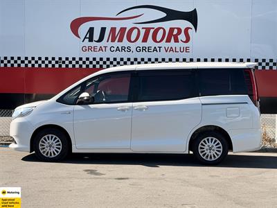 2015 Toyota Noah - Thumbnail