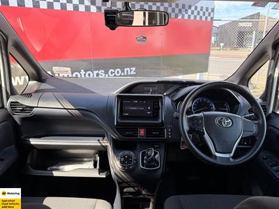 2015 Toyota Noah - Thumbnail