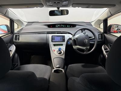 2013 Toyota Prius - Thumbnail