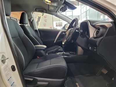 2018 Toyota RAV4 - Thumbnail