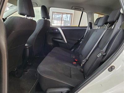 2018 Toyota RAV4 - Thumbnail