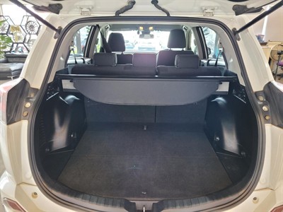 2018 Toyota RAV4 - Thumbnail