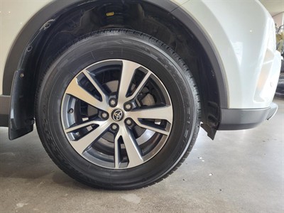 2018 Toyota RAV4 - Thumbnail