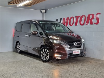 2017 Nissan Serena - Thumbnail