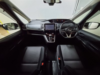 2017 Nissan Serena - Thumbnail