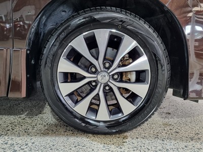 2017 Nissan Serena - Thumbnail