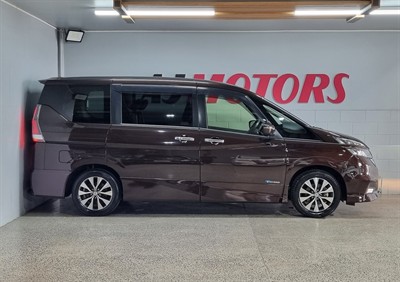 2017 Nissan Serena - Thumbnail