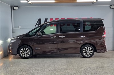 2017 Nissan Serena - Thumbnail
