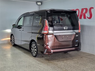 2017 Nissan Serena - Thumbnail