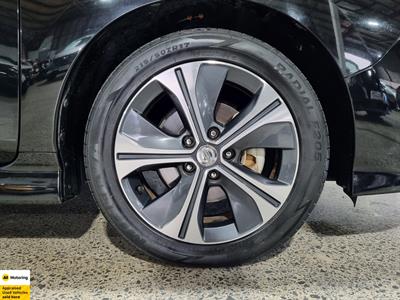 2018 Nissan Leaf - Thumbnail