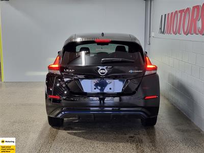 2018 Nissan Leaf - Thumbnail