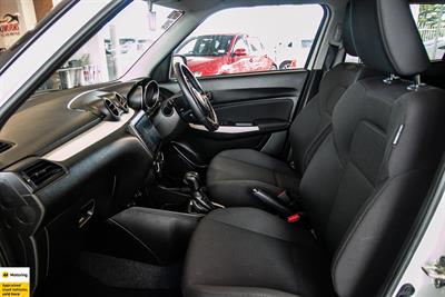 2022 Suzuki Swift - Thumbnail