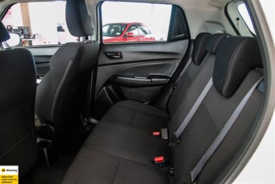 2022 Suzuki Swift - Thumbnail