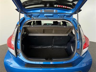 2012 Toyota Aqua - Thumbnail