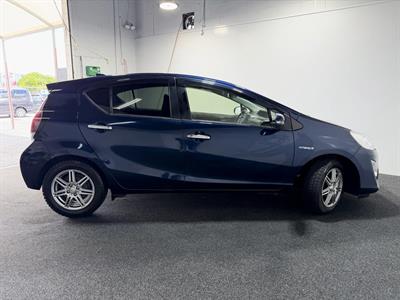 2016 Toyota Aqua - Thumbnail