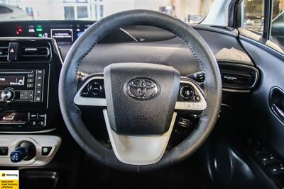 2017 Toyota Prius - Thumbnail