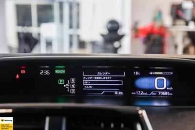 2017 Toyota Prius - Thumbnail