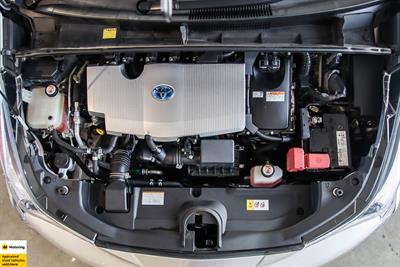 2017 Toyota Prius - Thumbnail