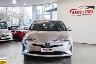 2017 Toyota Prius - Thumbnail