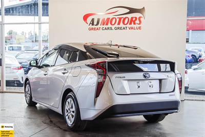 2017 Toyota Prius - Thumbnail