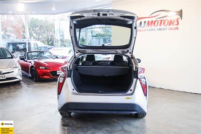 2017 Toyota Prius - Thumbnail