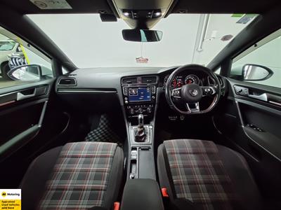 2017 Volkswagen Golf GTI - Thumbnail
