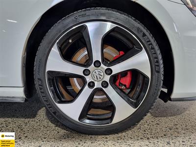 2017 Volkswagen Golf GTI - Thumbnail