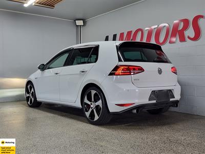 2017 Volkswagen Golf GTI - Thumbnail