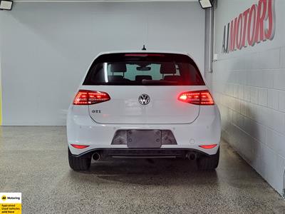 2017 Volkswagen Golf GTI - Thumbnail