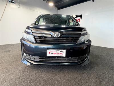 2014 Toyota Voxy - Thumbnail